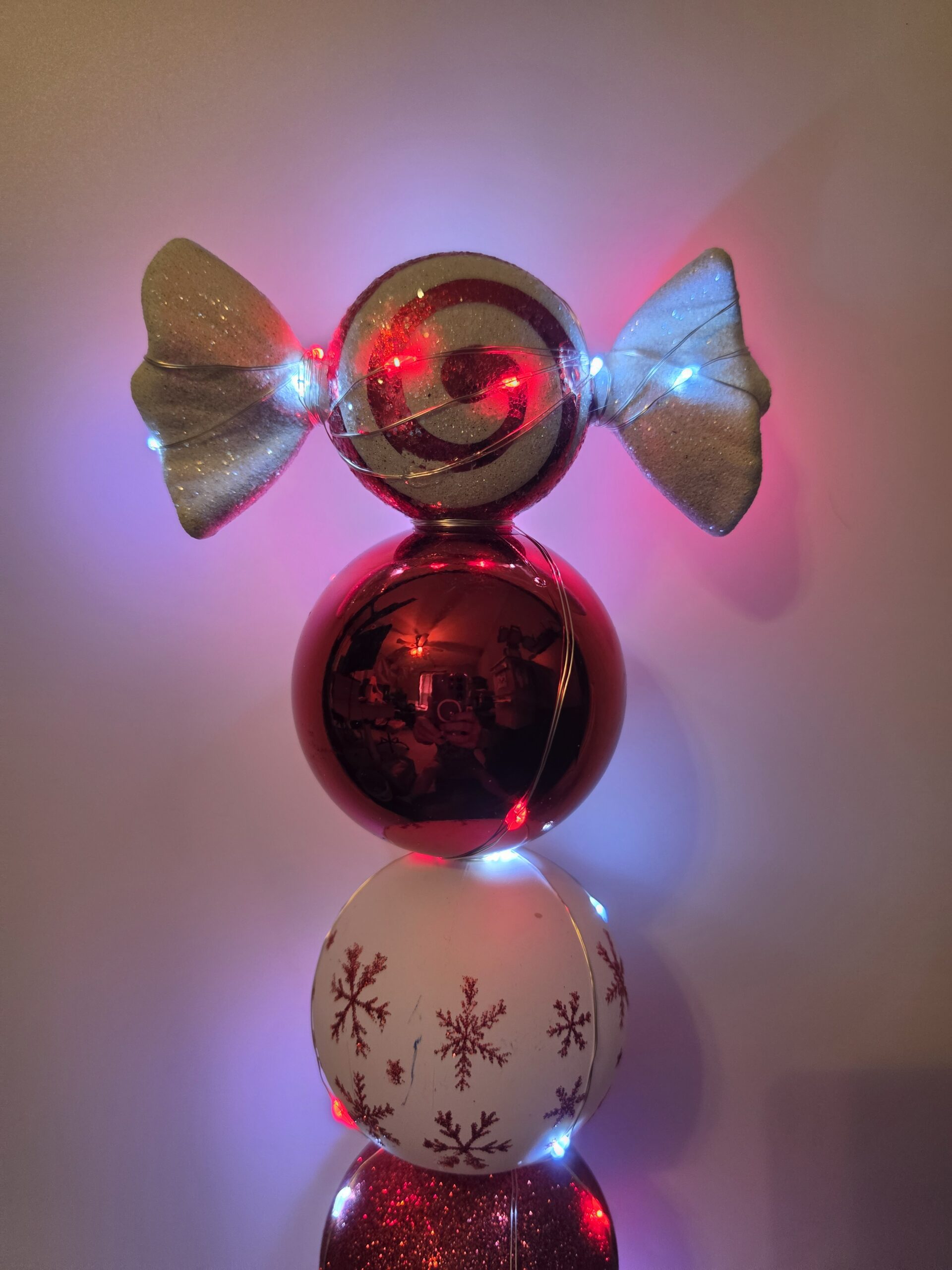 Large Bulb Dowel - red & white bulbs with candy ornament topper - red & white LED lights - Image 4